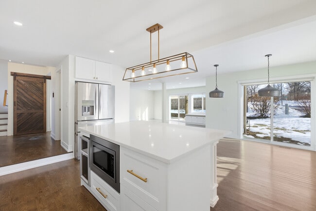 Building Photo - 105 Yarrow Ct