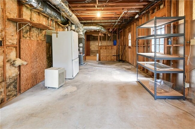 Building Photo - 4711 Nutmeg Way SW