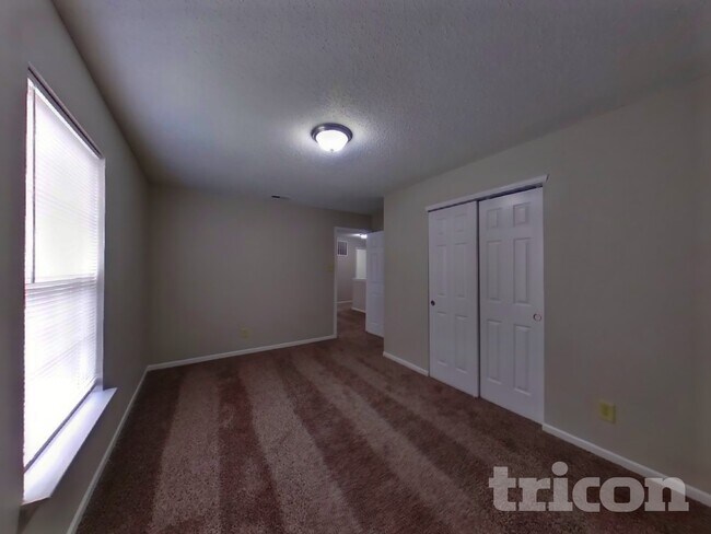 Building Photo - 10740 Wymm Ln