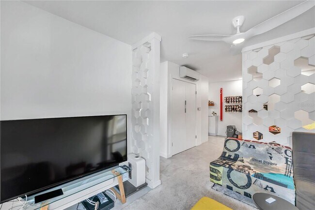 Building Photo - 224 6th Ave N