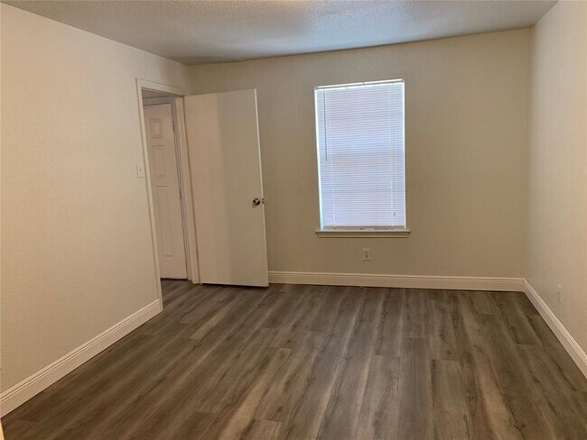 Building Photo - 10733 Braes Bend Dr