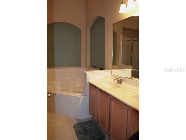 Building Photo - 5750 Los Palma Vista Dr