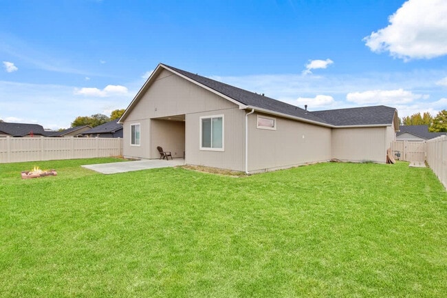 Building Photo - 2213 E Elm Grove Dr