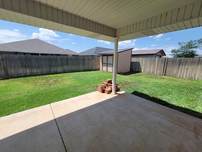 Building Photo - 4520 Sandstone Dr