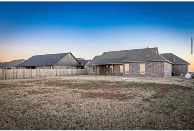 Building Photo - 7530 Highland Hls Dr
