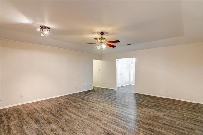Building Photo - 12118 Black Angus Dr