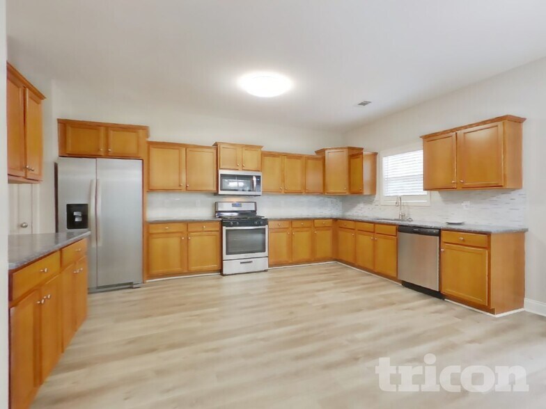Building Photo - 367 Parkmont Way