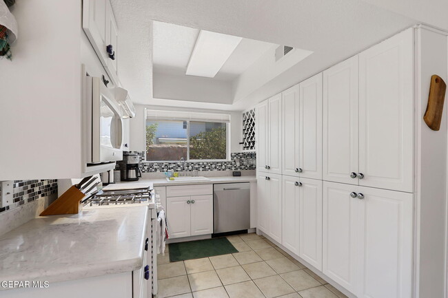 Building Photo - 4348 Loma Hermosa Dr