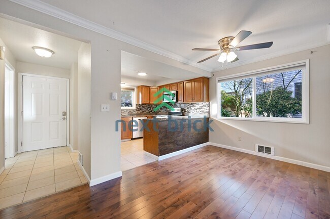 Building Photo - A Cozy 3 Bedroom and 2.5 Bathroom Property