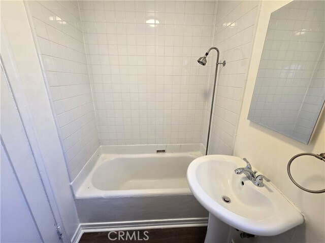 Building Photo - 121 W Lomita Ave