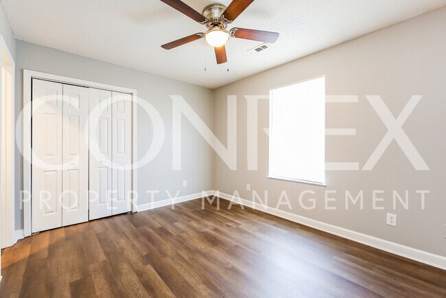 Building Photo - Great Simpsonville Location!