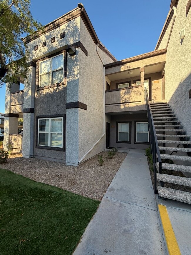 Building Photo - 7255 W Sunset Rd