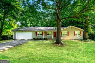 Building Photo - 15 Cedar Creek Dr