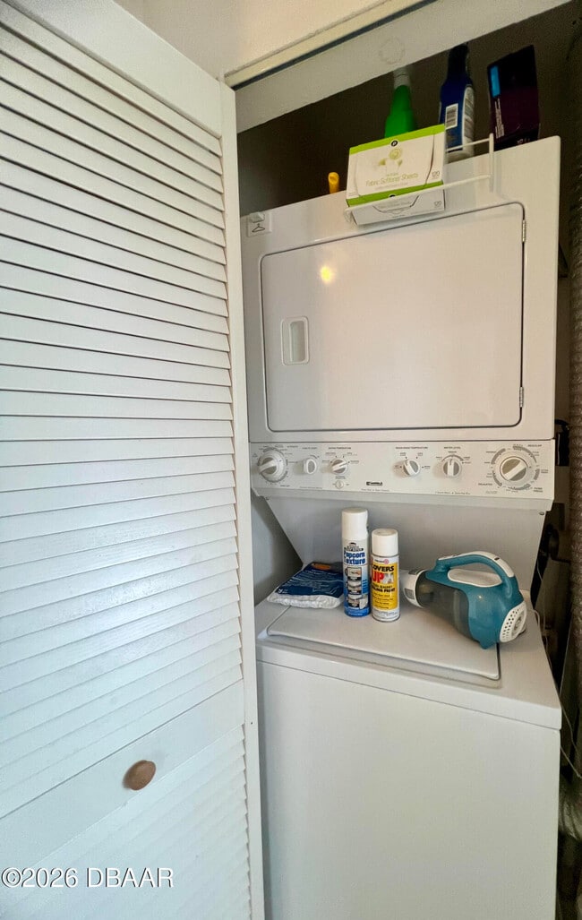 Building Photo - 205 Cardinal Dr