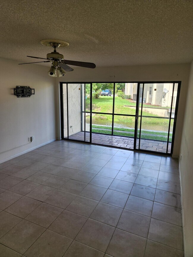 Building Photo - 2050 Oleander Blvd