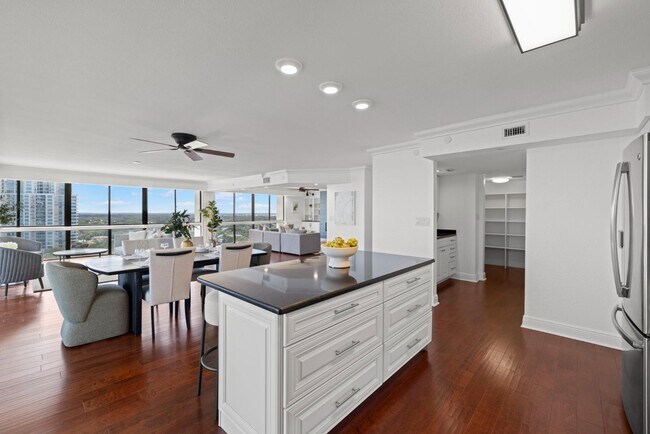 Building Photo - 3301 Bayshore Blvd
