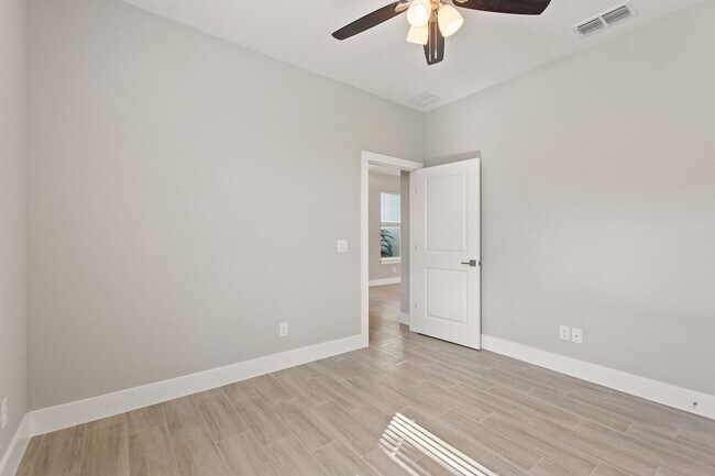 Building Photo - Deposit-Free! Modern, energy efficient hom...