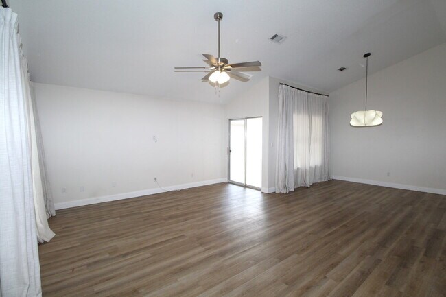 Building Photo - Charming Renovated Cottage with Granite, S...