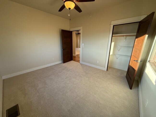 Building Photo - 45 Spain Bridge Cir Dr