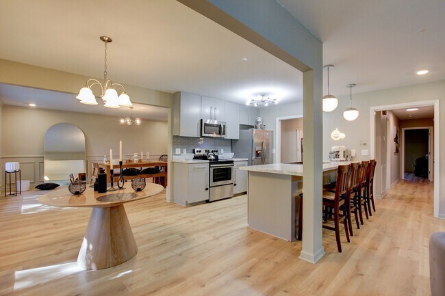 Building Photo - 2144 Pace Dr