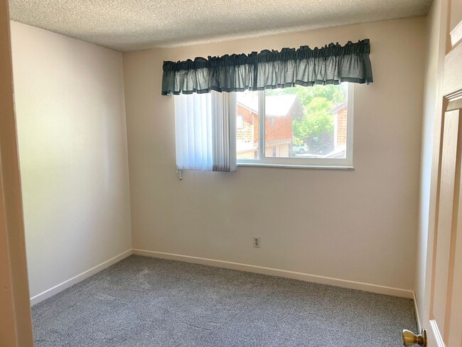Building Photo - 1237 S Dillon Way