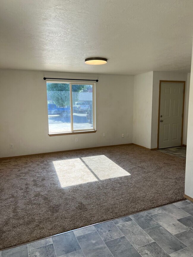 Building Photo - 2821 SW 28th St
