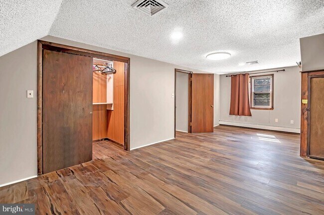 Building Photo - 32 Cranbury Rd