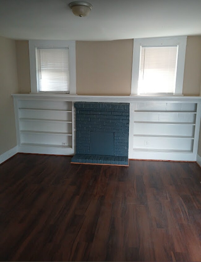 Building Photo - NOW AVAILABLE!! MOVE IN READY! MUST SEE ME!