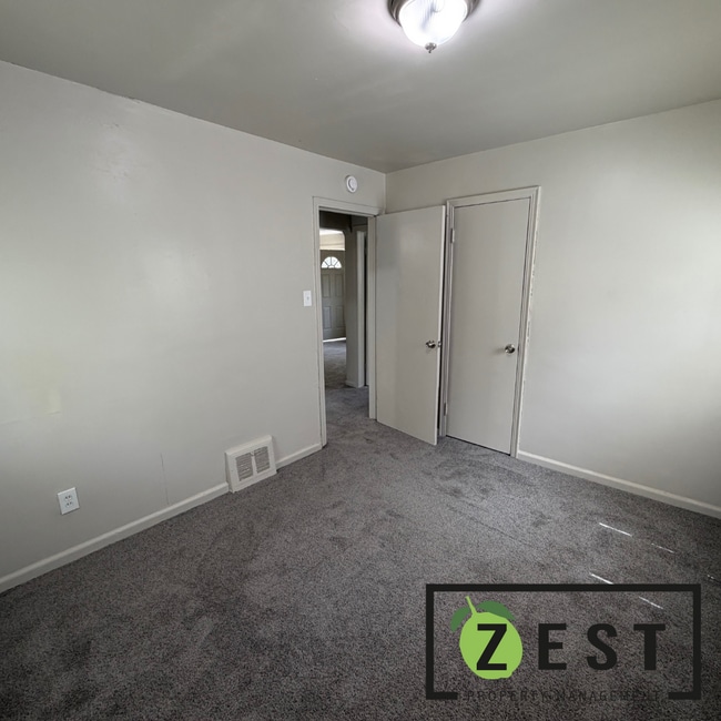 Building Photo - Gorgeous 2 BED 1 BATH !!!