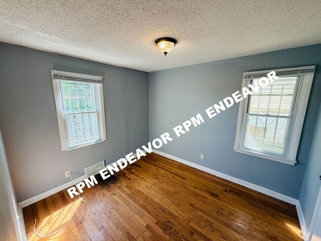 Building Photo - Section 8 Accepted! Spacious 4-Bedroom Hom...