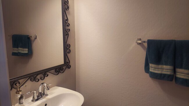 Building Photo - GORGEOUS GILBERT HOME!