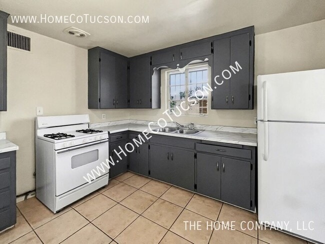 Building Photo - 2607 E Beverly Dr