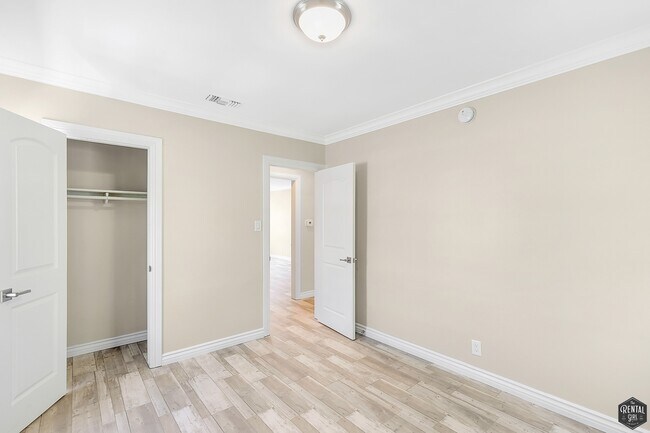 Building Photo - 8613 1/4 W. Olympic Blvd-