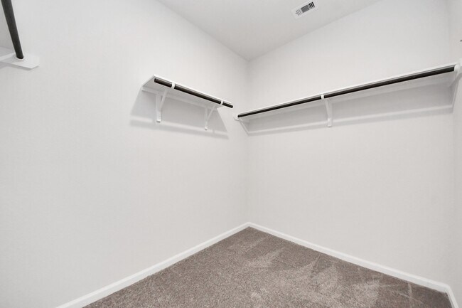 Building Photo - 2715 Crested Creek Ln