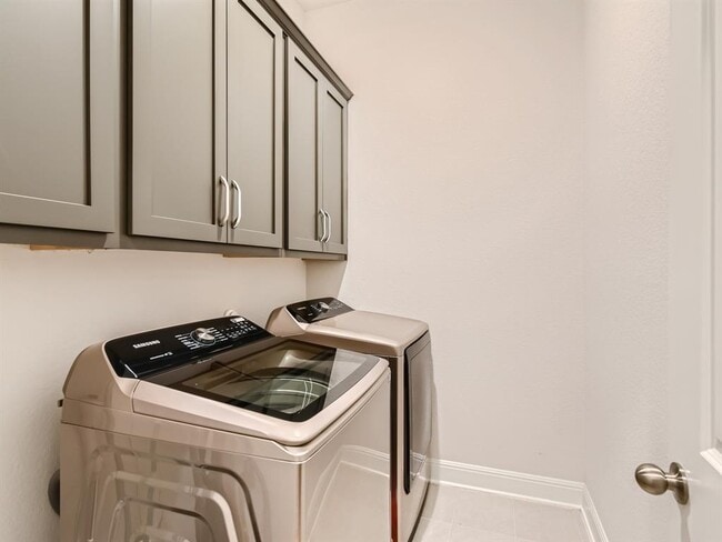 Building Photo - 19404 Fernando Trl