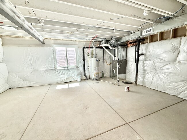 Building Photo - 2392 Jasmine Ln