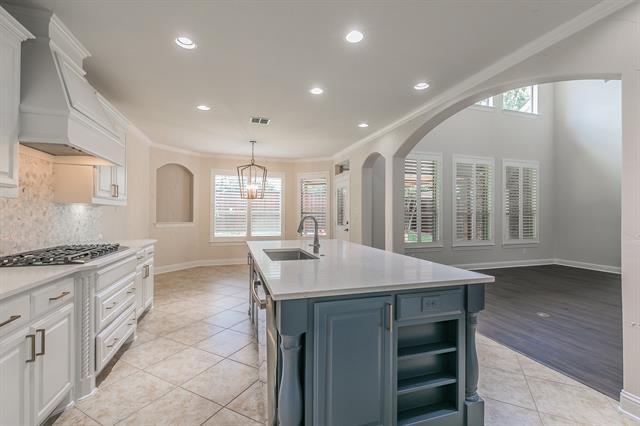 Building Photo - 2732 Waverley Dr