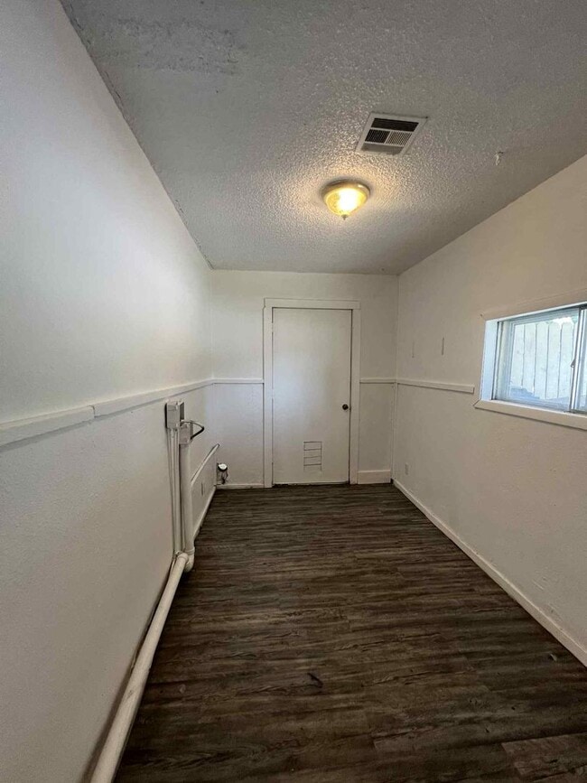 Building Photo - Newly Remodeled 3 Bedroom / 2 Bathroom Hom...