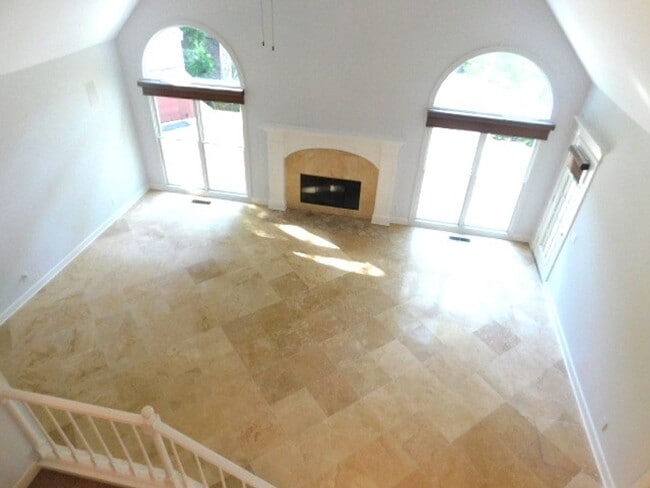 Building Photo - Expansive Unfurnished Spanish Wells Home Available for Rent