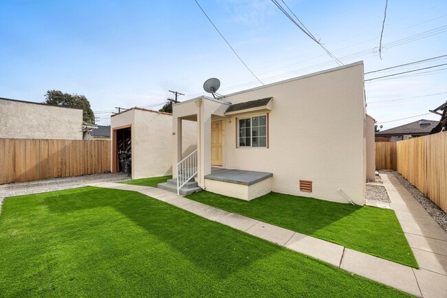 Building Photo - 1510 W 52nd St