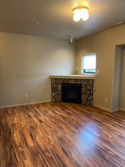 Building Photo - 404 S Johnson St