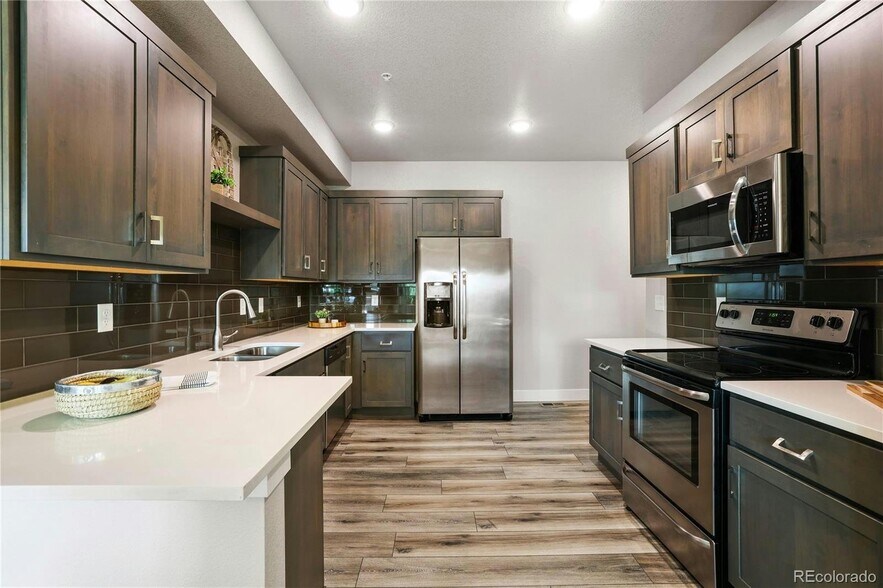 Building Photo - 2608 Kansas Dr