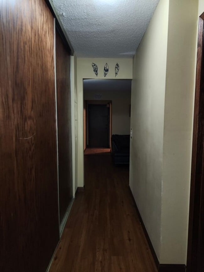 Building Photo - Spacious 2 bedroom in Hopkins