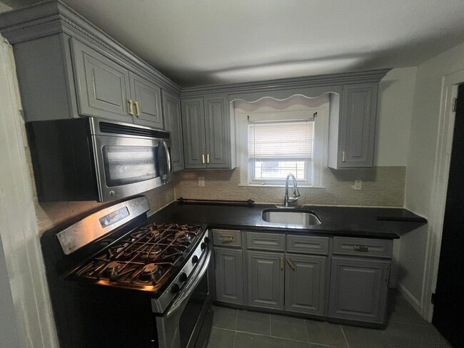 Primary Photo - 204-15 115th Ave