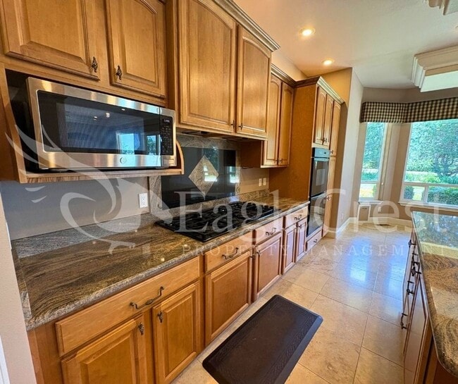Building Photo - 44 Vinehill Dr