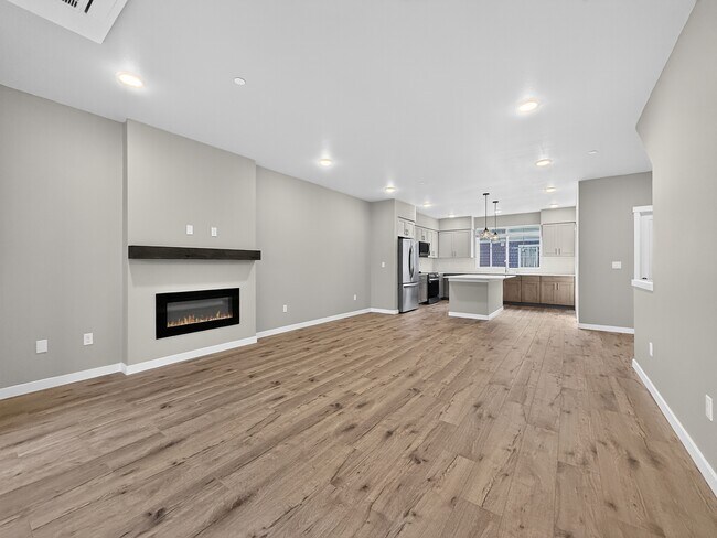 Building Photo - 1322 194th St SE