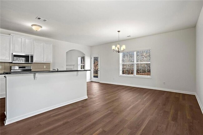 Building Photo - 221 Cutbank Ct SW