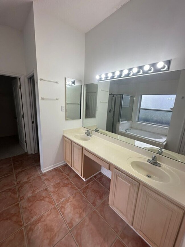 Building Photo - 105 Oceans Edge Dr
