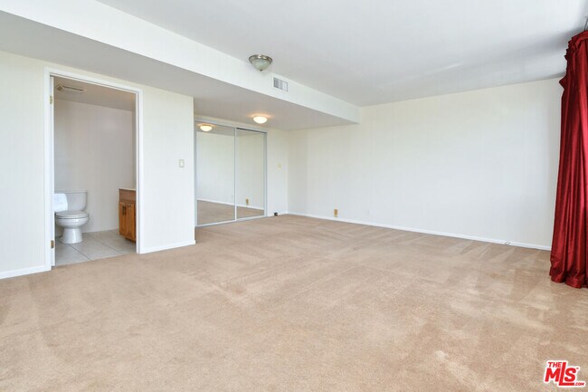 Building Photo - 3682 Berry Dr