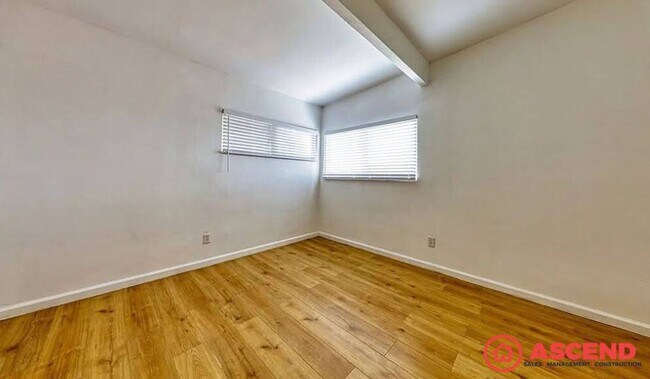 Building Photo - Unique Home Near Bakersfield College!